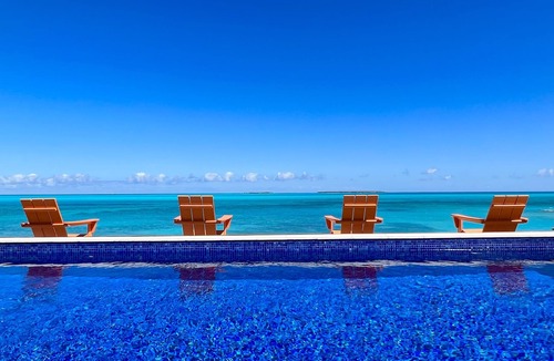 Tar Bay House | IslandChicBeachFrontHome!StunningViews-Pool,OutdoorKitchen,Reef,Mini BballCourt