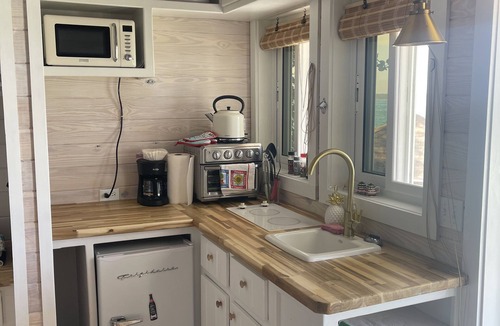 Spanish Wells Cottage | Islander Turtle Peek - Stunning new waterfront tiny-cottage overlooking harbour