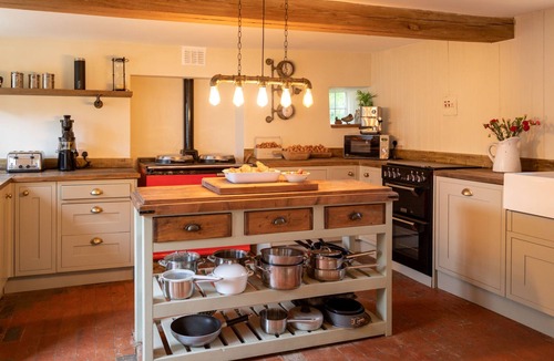 Thrapston House | Islip Mill House - Beautiful Riverside Home by Interhome