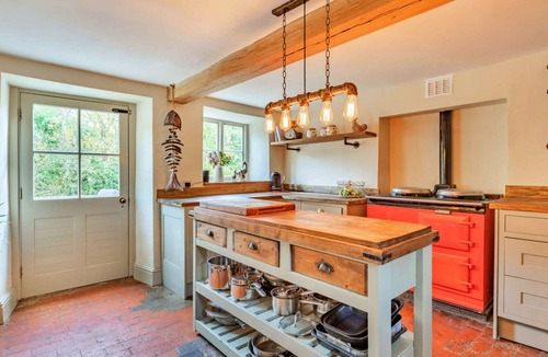 Thrapston House | Islip Mill House - Beautiful Riverside Home by Interhome