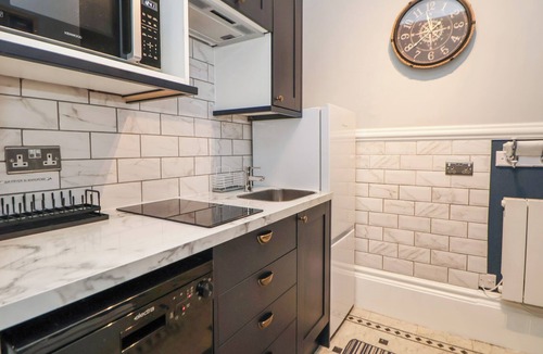 Waterloo Cottage | Ismay Billiard Room Apartment - Titanic Interest Beach View