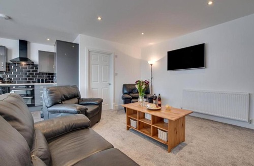 Uxbridge South Apartment | Jackson Court Apartment by Belvilla