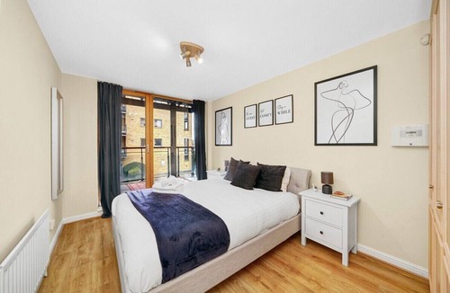 Island Gardens Apartment | January Sale!2bed riverside flat near Canary Wharf