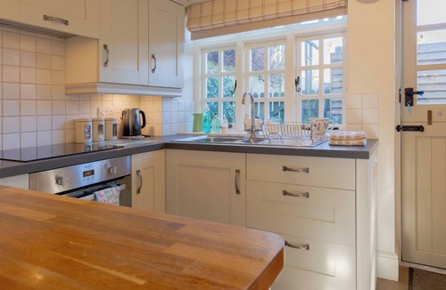 Bourton-on-the-Water House | Jasmine Cottage-2BD in Heart of Bourton
