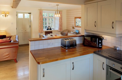 Bourton-on-the-Water House | Jasmine Cottage-2BD in Heart of Bourton