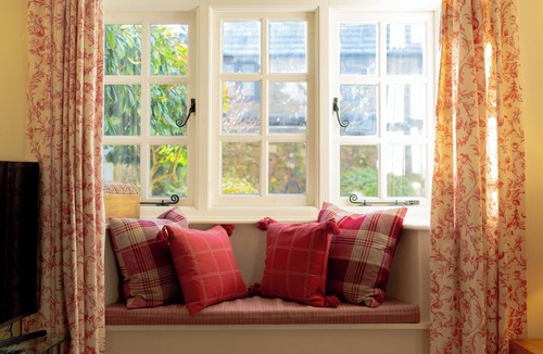 Bourton-on-the-Water House | Jasmine Cottage-2BD in Heart of Bourton