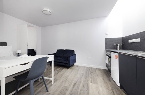 Newington Apartment | JOIVY Chic studio w/desk near Holyrood Park