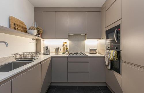 St. Mary's Park Apartment | JOIVY Lovely 2-bed flat with patio in Battersea