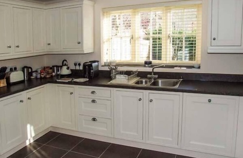Cheltenham Cottage | JUBILEE MEWS, pet friendly, with a garden in Andoversford
