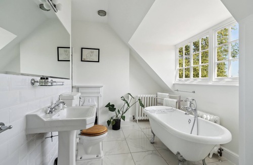 Bray on Thames Hotel | Junior Suite with Garden View at River Arts Club Hotel