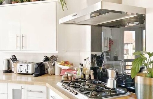 Cliftonville Condo | Juniper House by the Sea - Margate