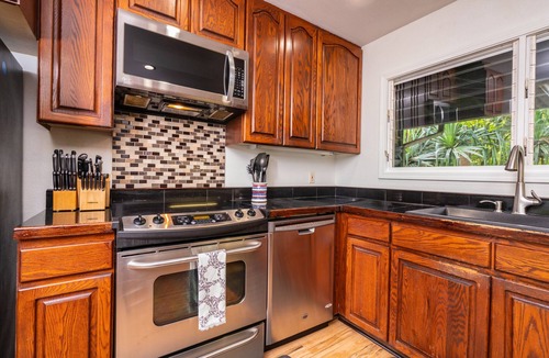 Wainiha House | Kauai Tree House - Nestled Along a Stream with Tropical Surroundings.