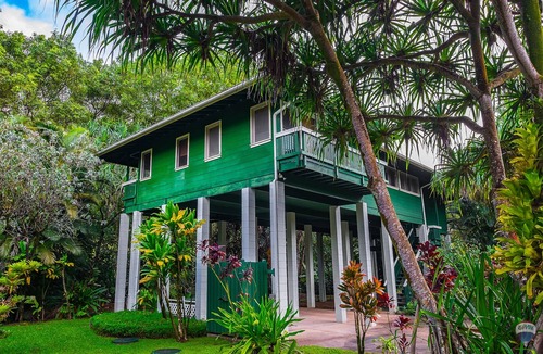 Wainiha House | Kauai Tree House - Nestled Along a Stream with Tropical Surroundings.