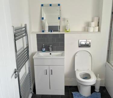 West Byfleet House | Keep Green Abode