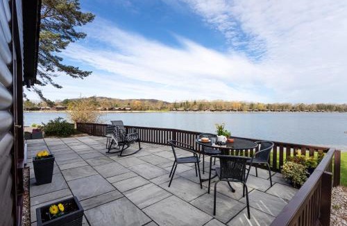 Carnforth House | Keer Lodge a lakeshore haven Pine Lake Resort