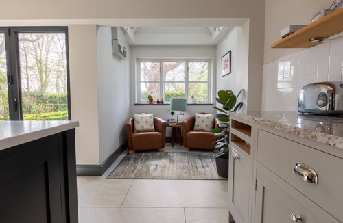 Abbess Roding House | Kent Family Farmhouse · 7 Bedrooms · Hot Tub