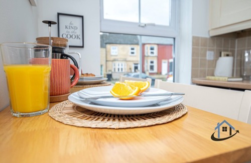 Thrapston House | King beds, parking, workspace, wi-fi, corporates, pets