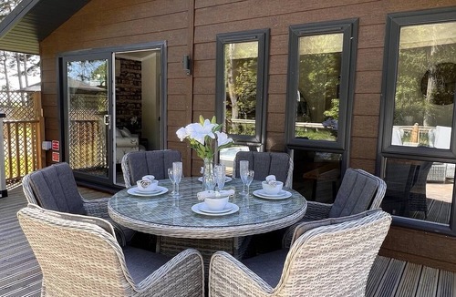 Ryther Apartment | Kingfisher Lodge - Luxury Lodge with Hot Tub
