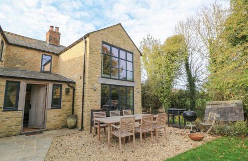 Bampton House | Kingfishers