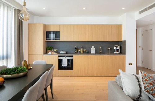 St. Pancras and Somers Town Apartment | Kings Cross - Luxury 3 Bed Apartment, Private Balcony