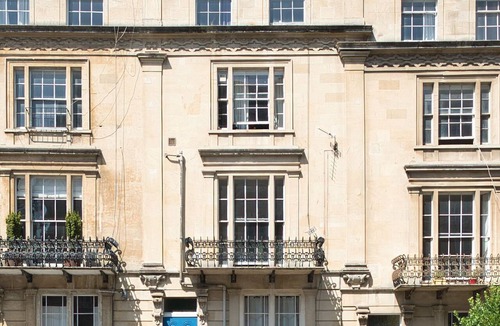 Clifton Apartment | Kitchenette Double Room with Shared Bathroom