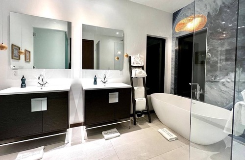 Dunmore Town Villa | La Palmeraie Villa 3, 300 ft. from beach, daily beach set up, daily cleaning