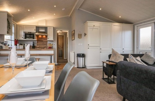 Tewitfield Cabin | Lakeside 20, Silverdale