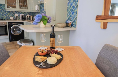 Brockhole Cottage | LAKESIDE COTTAGE, with a garden in Troutbeck Bridge