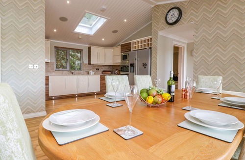 Bowness-on-Windermere Cottage | LAKESIDE LODGE, character holiday cottage in Bowness-On-Windermere