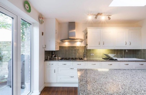Parsons Green and Walham House | Large 4-Bed House with a Garden, Fulham