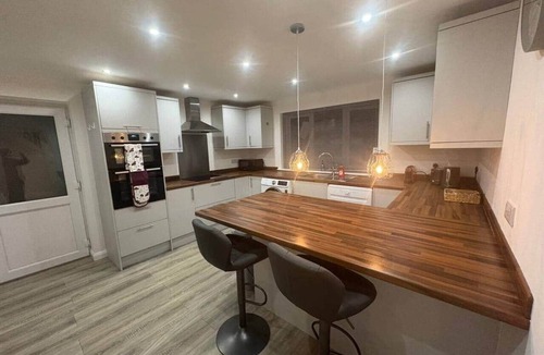 Market Harborough House | Large 4 bedroom Family let, Contractor, Corporate