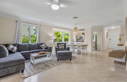 Paradise Island Condo | Large 4BDR/Family/Pool/Location/Atlantis Unit 3