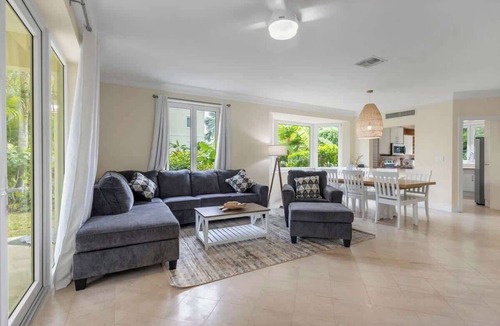 Paradise Island Condo | Large 4BDR/Family/Pool/Location/Atlantis Unit 1