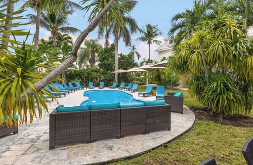 Paradise Island Condo | Large 4BDR/Family/Pool/Location/Atlantis Unit 1