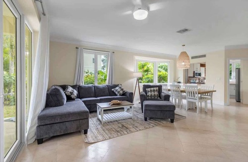 Paradise Island Condo | Large 4BDR/Family/Pool/Location/Atlantis Unit 2