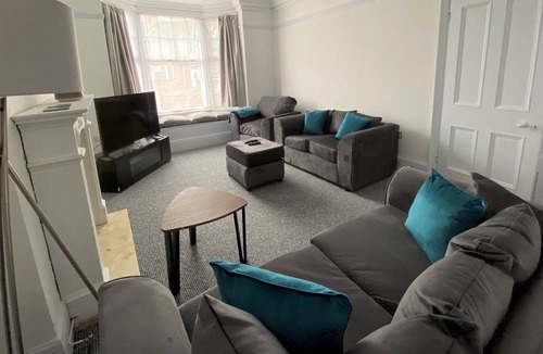 Wellingborough House | Large Detached Property sleeping up to 6 contractors or family groups of 9