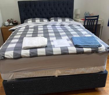 Norbiton House | Large Double Bedroom with free on site parking max car length 5 metres