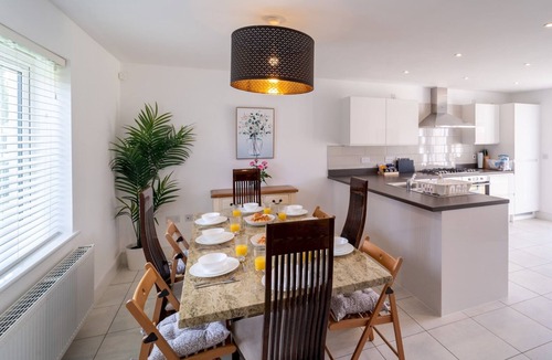 Bicester House | Large Family Home 8+2 near Bicester Village - Pass the Keys