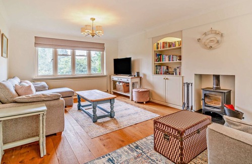 Naunton House | Large five bedroom dog friendly holiday accommodation in the Cotswolds - Hillside