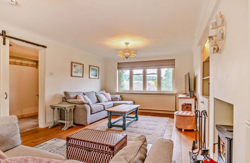 Naunton House | Large five bedroom dog friendly holiday accommodation in the Cotswolds - Hillside