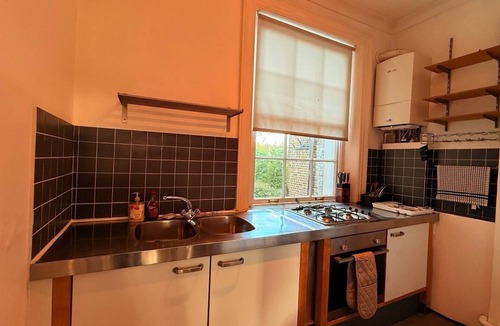 Chiswick Apartment | Large flat close to tube zone 2