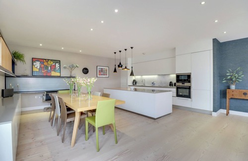 Soho Apartment | Large Modern Designer Soho Flat with AirCon, 24 Hour Concierge and Terrace