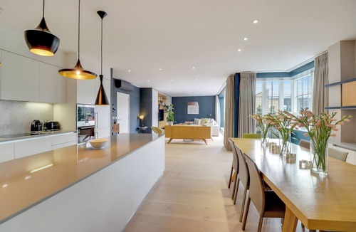 Soho Apartment | Large Modern Designer Soho Flat with AirCon, 24 Hour Concierge and Terrace