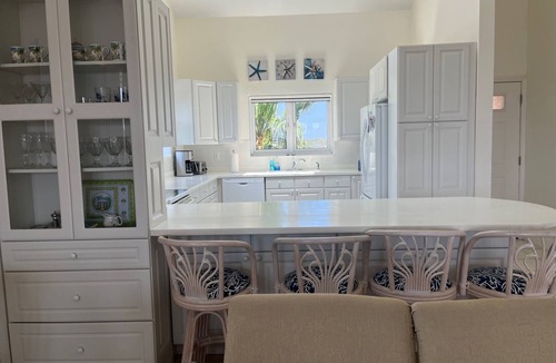 Bell Channel Bay Condo | Large Ocean View Penthouse with Private Beach