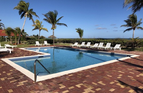 Bell Channel Bay Condo | Large Ocean View Penthouse with Private Beach