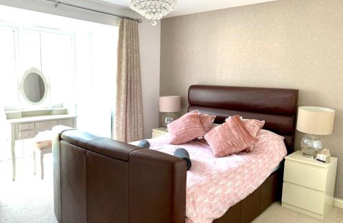 Cambridge Apartment | Large Stylish Cambridge House (4BR/Free Parking)
