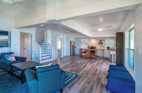 Hope Town House | Lavender Cottage - Waterfront Sanctuary On Edge Of Town