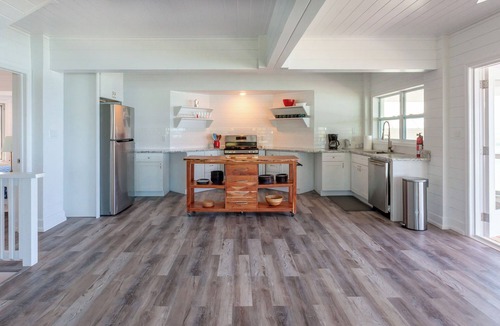 Hope Town House | Lavender Cottage - Waterfront Sanctuary On Edge Of Town