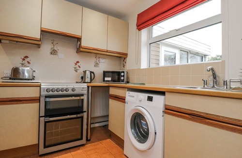 Swindon Cottage | LAVENDER HARMONY HOUSE, with a garden in Swindon