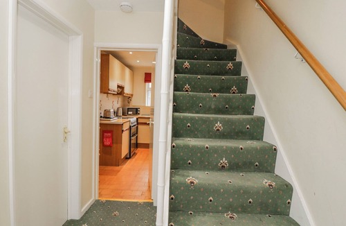 Swindon Cottage | LAVENDER HARMONY HOUSE, with a garden in Swindon